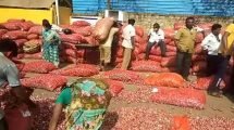 Farmers threatened to cease sending onions to APMC unless they get ₹25 per kg