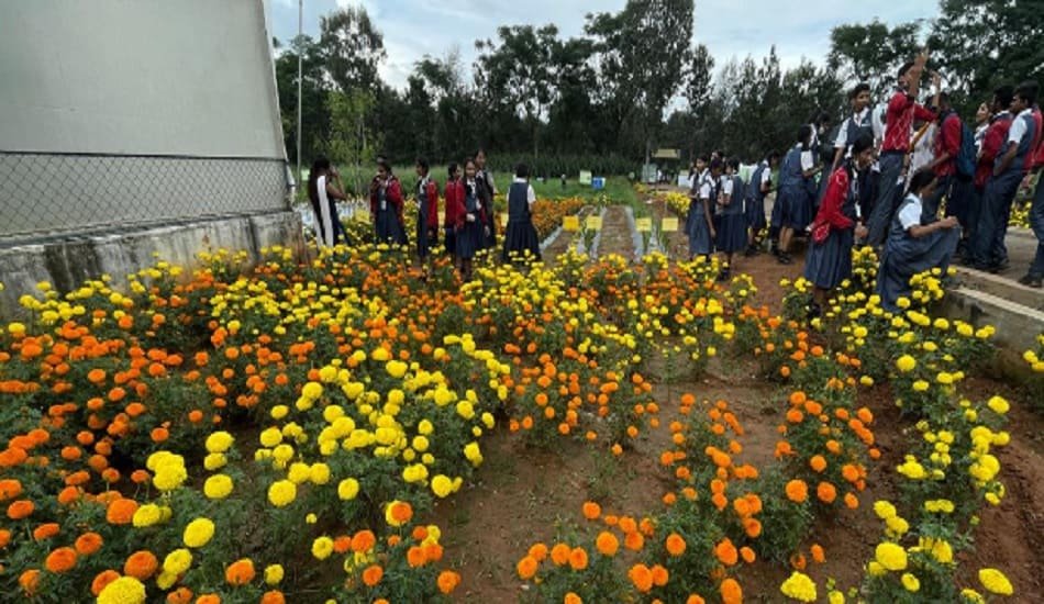 In addition to farmers, many young people, especially girls attended Krishi Mela